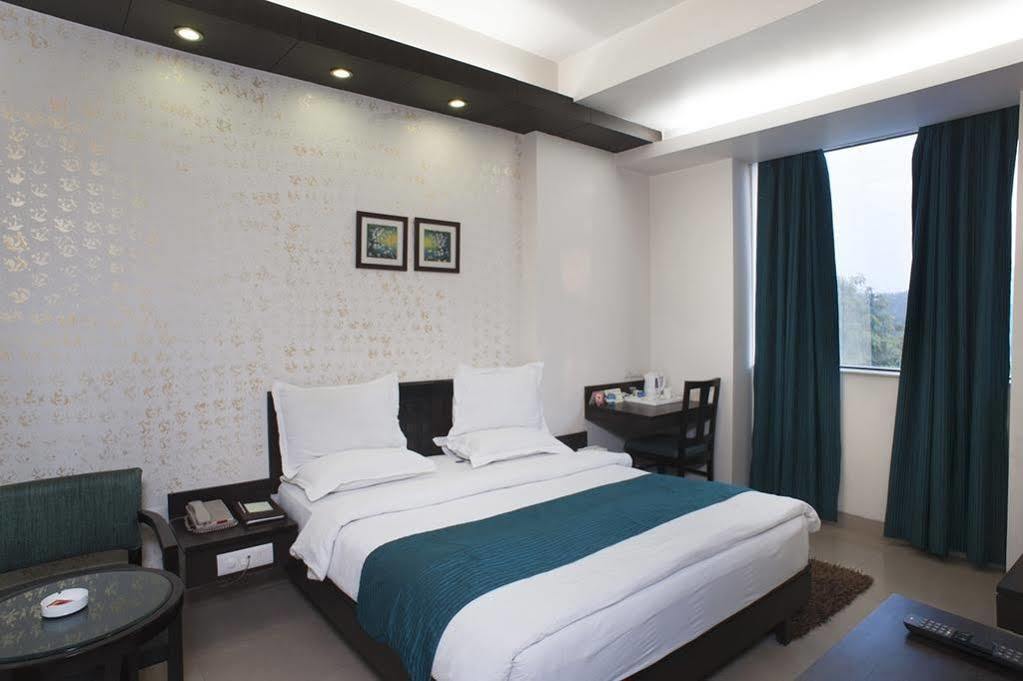 Fabhotel Rockland New Delhi Buitenkant foto